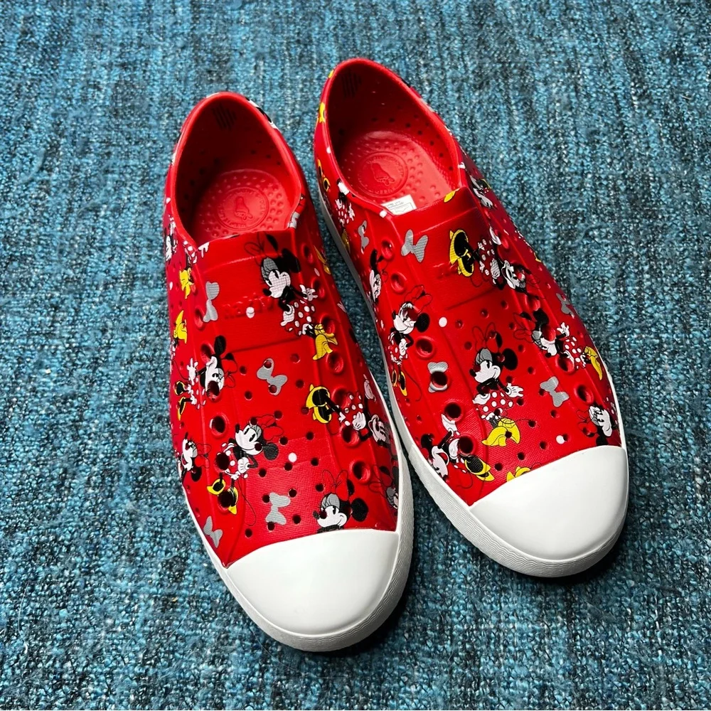 Native x Disney Slip On Minnie Mouse Shoes in Red White Black Women's Size 7
